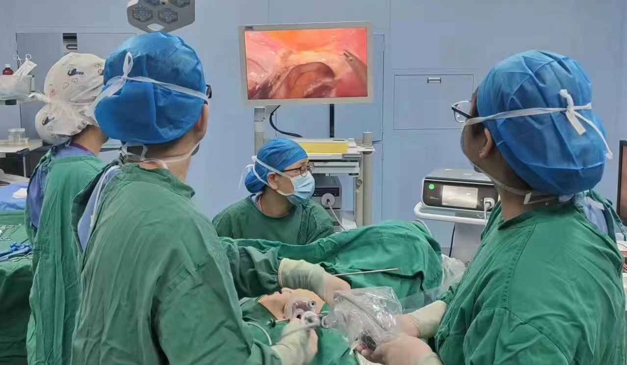 巧手解顽疾 | 妇科医生利用2cm切口 取出&ldquo;1米多长&rdquo;的子宫