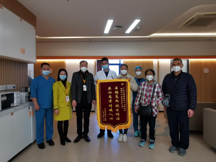 办实事 | &ldquo;在这里透析真好，感谢你们！&rdquo;一面锦旗背后的温情透析故事